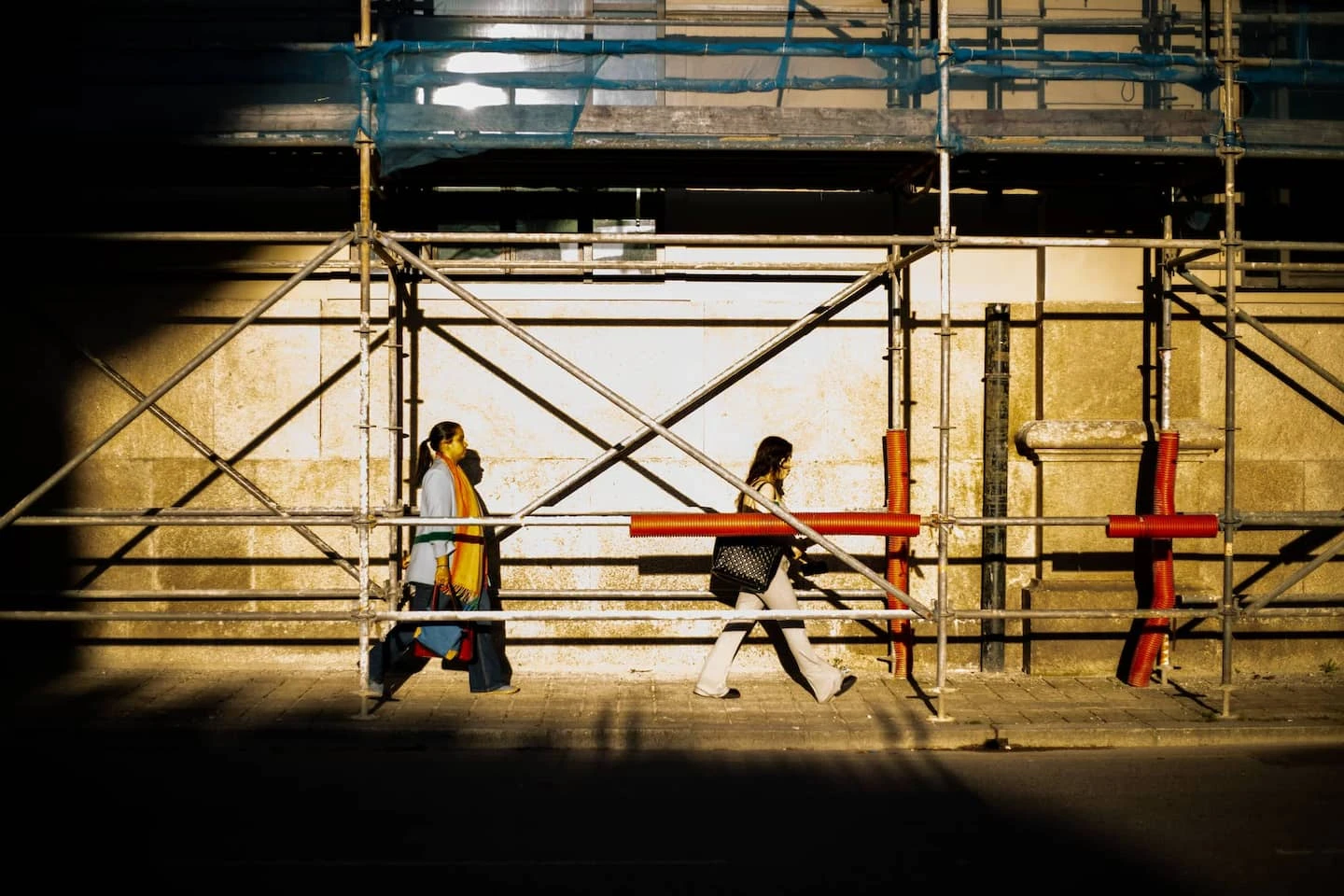 Fotografia de rua documental na Rua do Autor, Portugal — por Talles Gomes